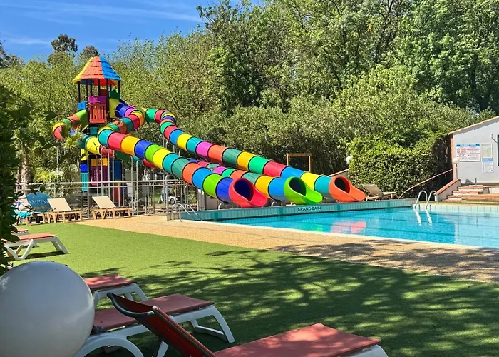 Marina Hotel Club